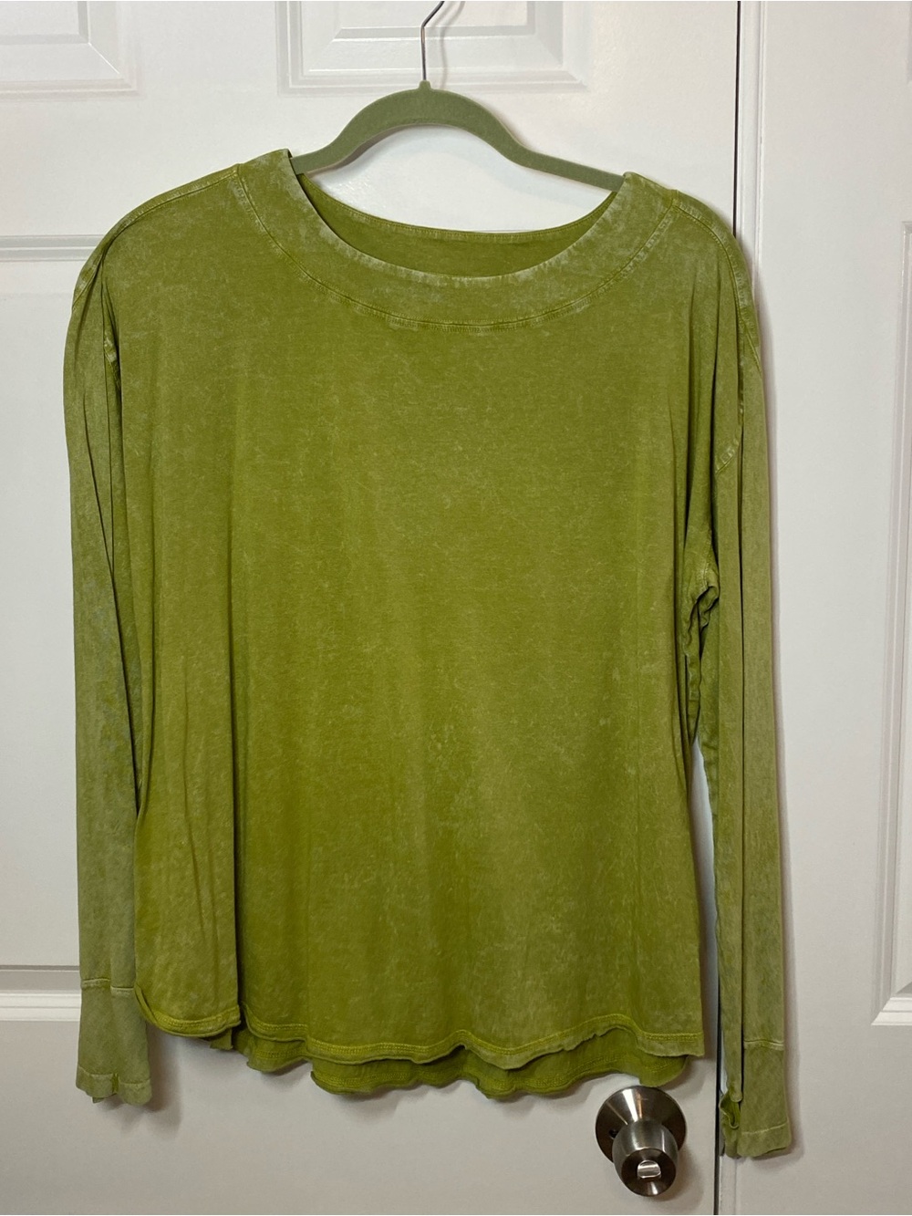 LOGO by Lori Goldstein Bright Green Long Sleeve Crewneck Tee size Large